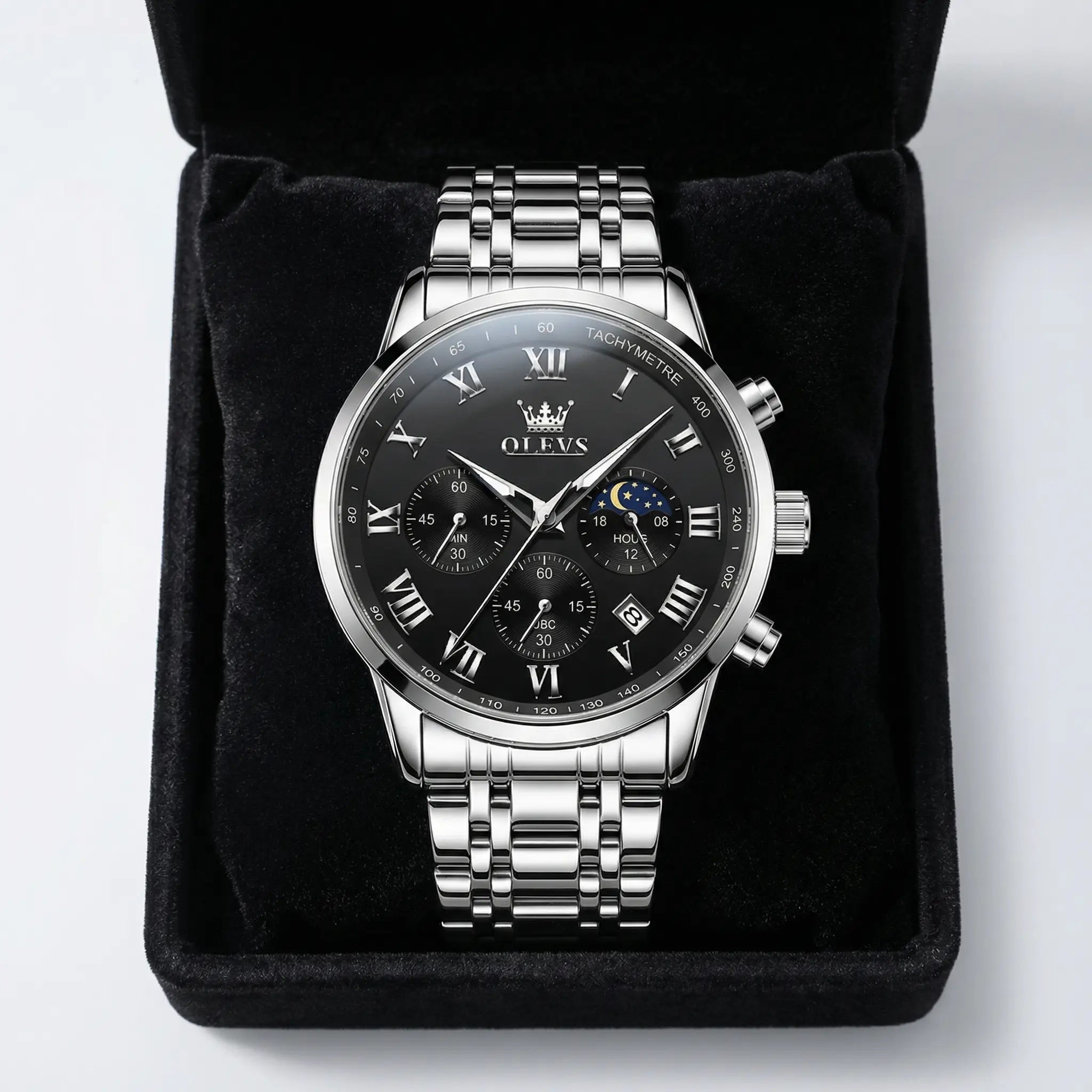 Front presentation of a robust silver watch, a premium business watch.