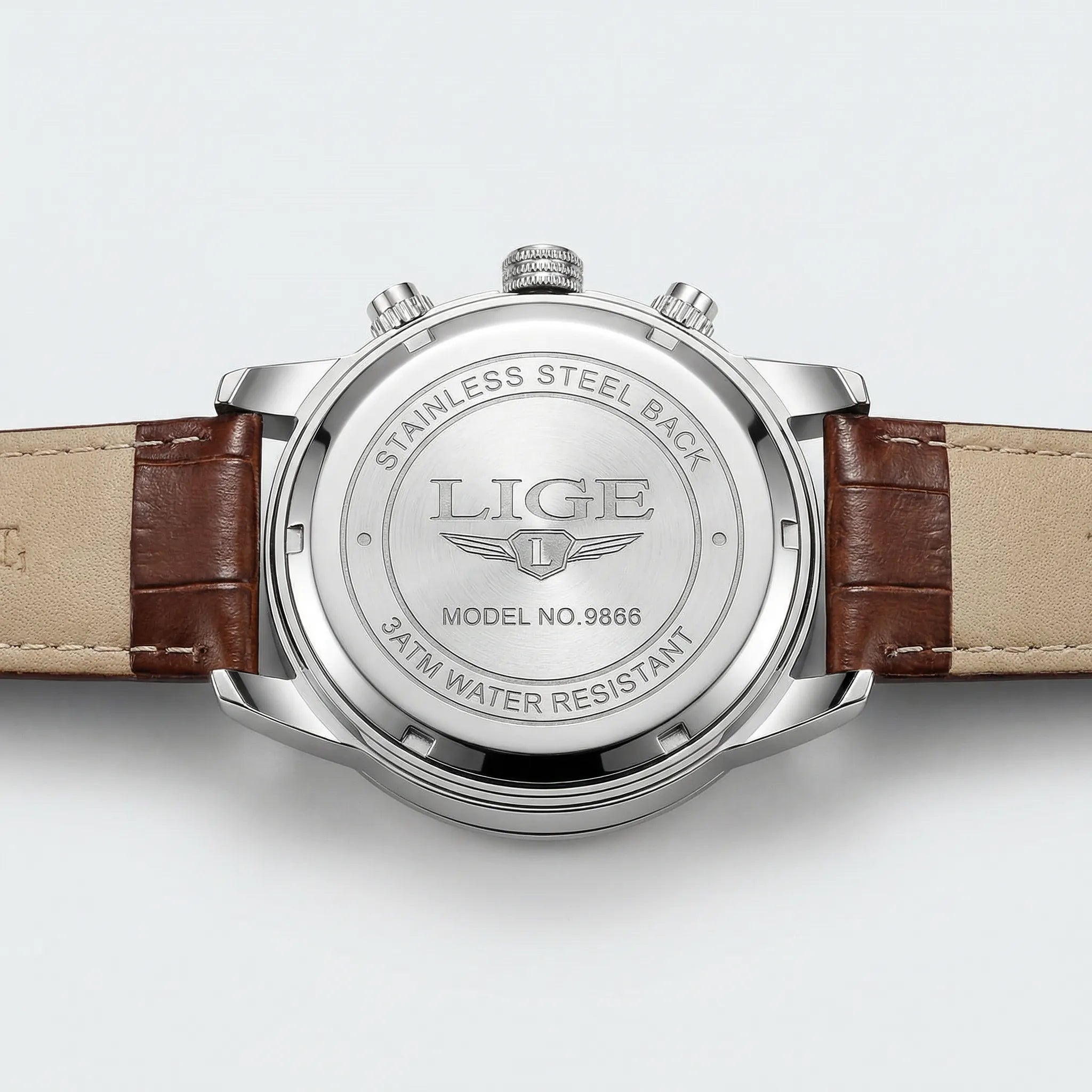Front presentation of a classic vintage style watch, a highly reliable quartz watch.