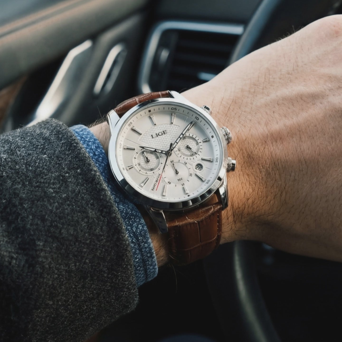 Detailed look at the Cambridge Heritage Leather Strap Men's White, a white watches for men.