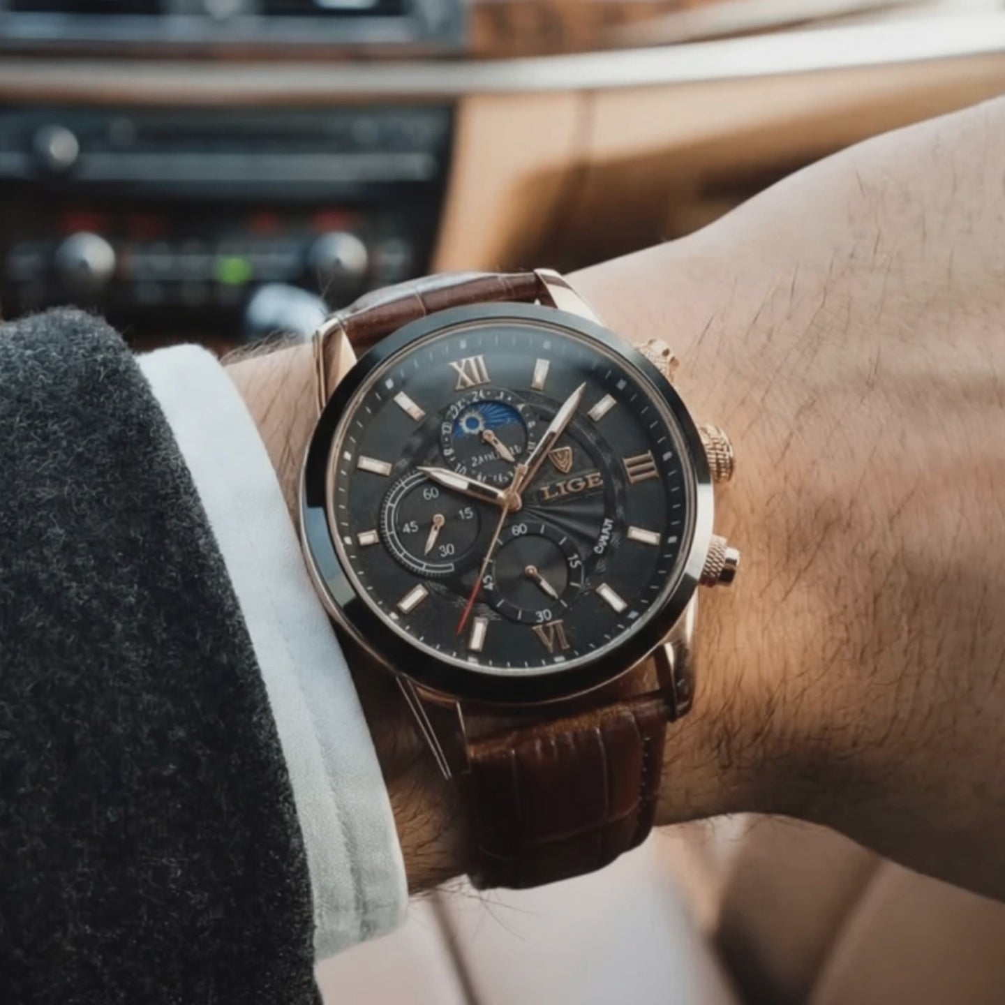 Detailed look at the Cambridge Heritage Leather Strap Men's Brown, a leather watches for men.