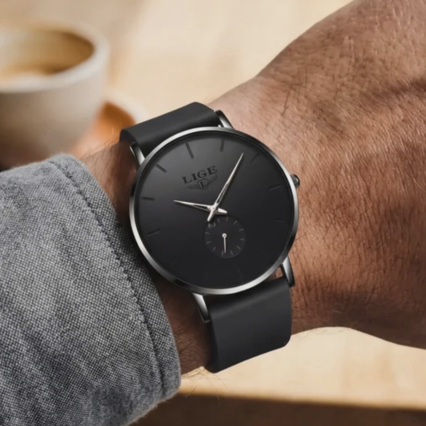 Product showcase of the Novus Dial Minimalist Mesh Band Rose - rosegold watch.